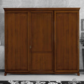 Armadio guardaroba classico in legno D'Este a tre porte scorrevoli P3116 P3117, larghezza 246 cm e 284 cm, con decoro in noce canaletto e struttura artigianale.