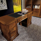 Dettaglio Scrivania Classica con Sette Cassetti in Ciliegio e Pelle Collezione Arte Piombini Mobili Classici Italiani