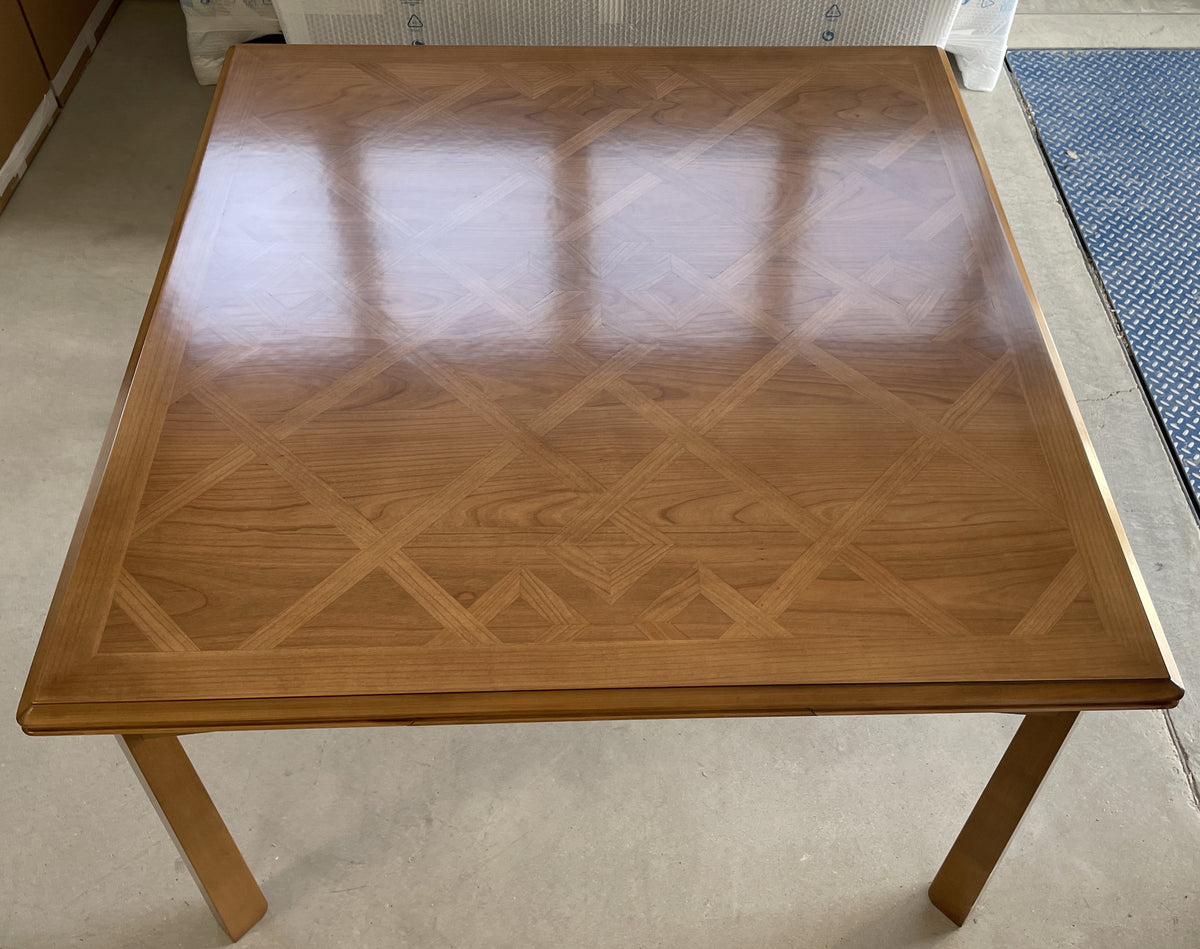 Klassischer ausziehbarer quadratischer Tisch, groß, mit Intarsien aus Kirschholz, Art Piombini Outlet