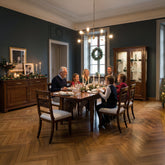 Klassisches Esszimmer aus Kirschholz mit kunstvollen Intarsien