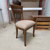 Equilibrio tra design ergonomico e bellezza classica. Una sedia senza tempo, perfetta per studi, sale da pranzo o ambienti raffinati, firmata Arte D’Este Piombini.