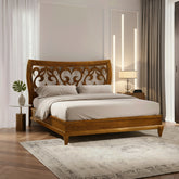 Un letto matrimoniale KING SIZE elegante e raffinato, con testata traforata in legno dal design esclusivo Piombini. Comfort superiore ed estetica senza tempo.