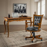 Poltrona sedia classica girevole in legno massiccio di faggio e pelle capitonné, con base su ruote, artigianato Piombini – Tiziano. Eleganza e comfort senza tempo per lo studio e l’ufficio di casa.