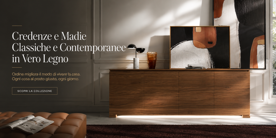 Credenza contemporanea in vero legno di noce inserita in un elegante soggiorno con boiserie, opere d'arte moderne e complementi di design. Un ambiente luminoso che racconta l'equilibrio tra funzionalità, ordine e artigianato Piombini.