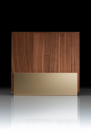 Dettaglio di pregio della credenza CS1M1 100 ARC Piombini con essenza in vero noce canaletto e raffinata base bronzo satinato