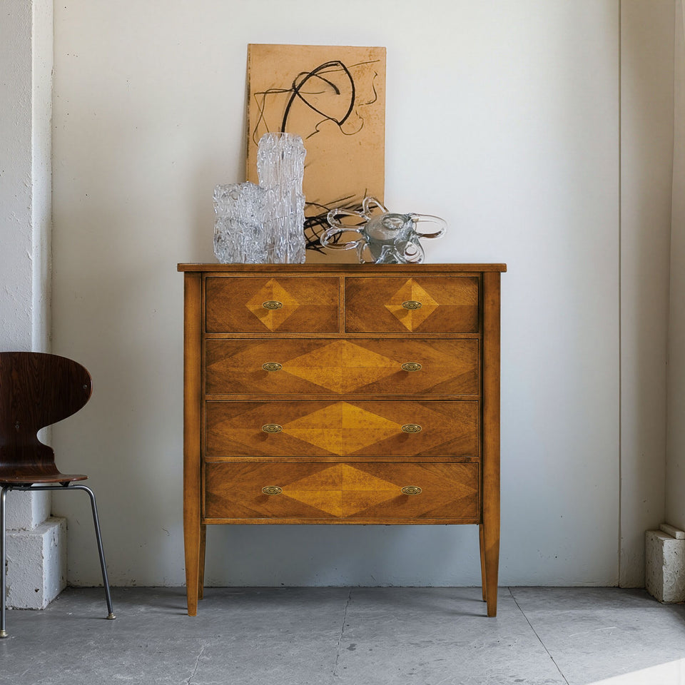 Comò artigianale Tiziano Piombini, piccolo mobile contenitore in legno con 5 cassetti intarsiati, ideale per camera da letto, ingresso, studio o zona giorno. RH131 PIOMBINI MOBILI