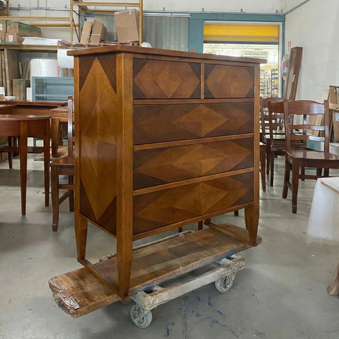 Comò artigianale Tiziano Piombini, piccolo mobile contenitore in legno con 5 cassetti intarsiati, ideale per camera da letto, ingresso, studio o zona giorno. RH131 PIOMBINI MOBILI