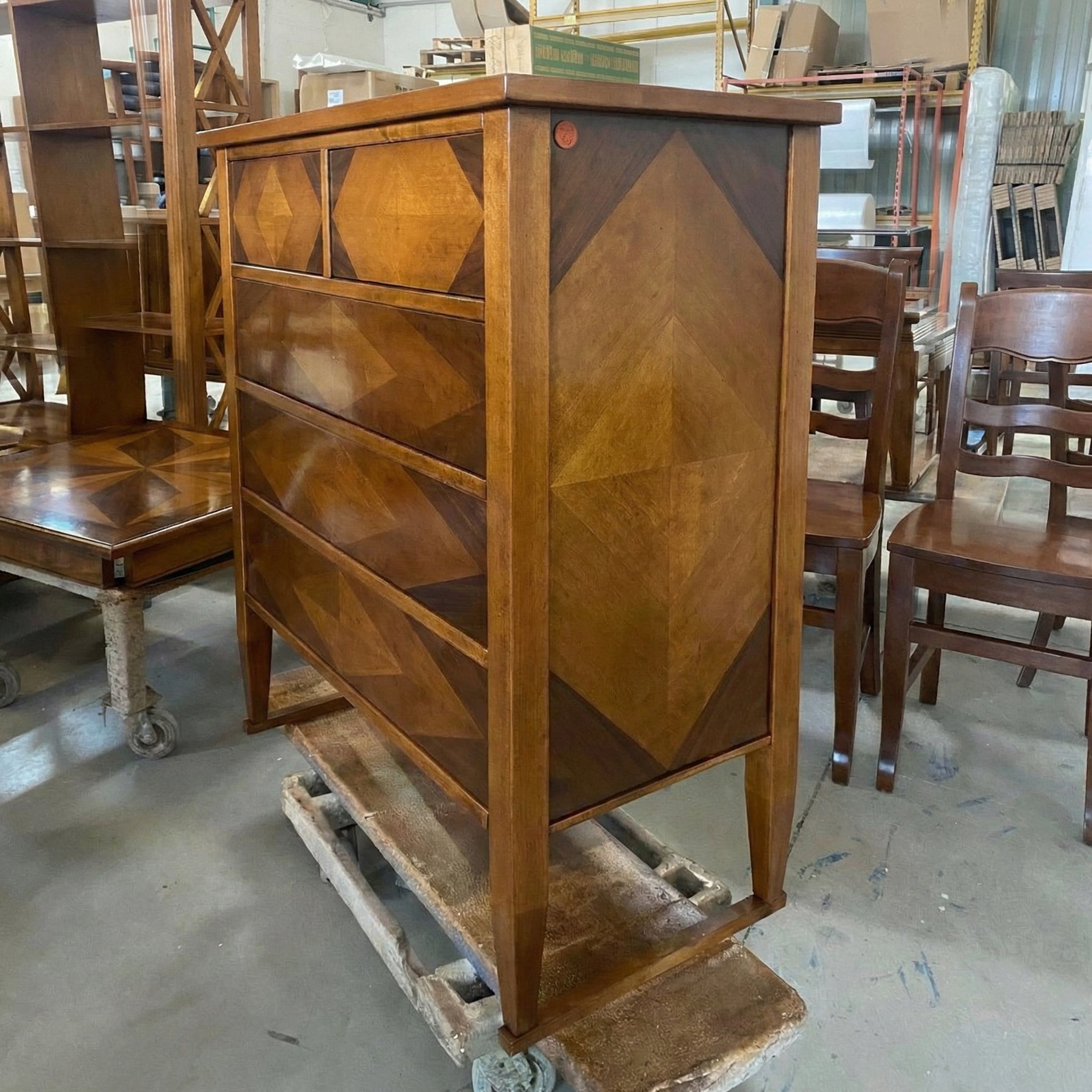 Comò artigianale Tiziano Piombini, piccolo mobile contenitore in legno con 5 cassetti intarsiati, ideale per camera da letto, ingresso, studio o zona giorno. RH131 PIOMBINI MOBILI