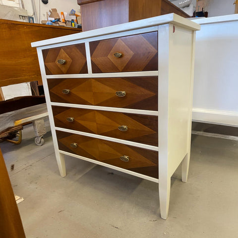 alt
Handcrafted Tiziano Piombini chest, small wooden storage cabinet with 5 inlaid drawers, ideal for a bedroom, entryway, study or living area. RH131 PIOMBINI MOBILI