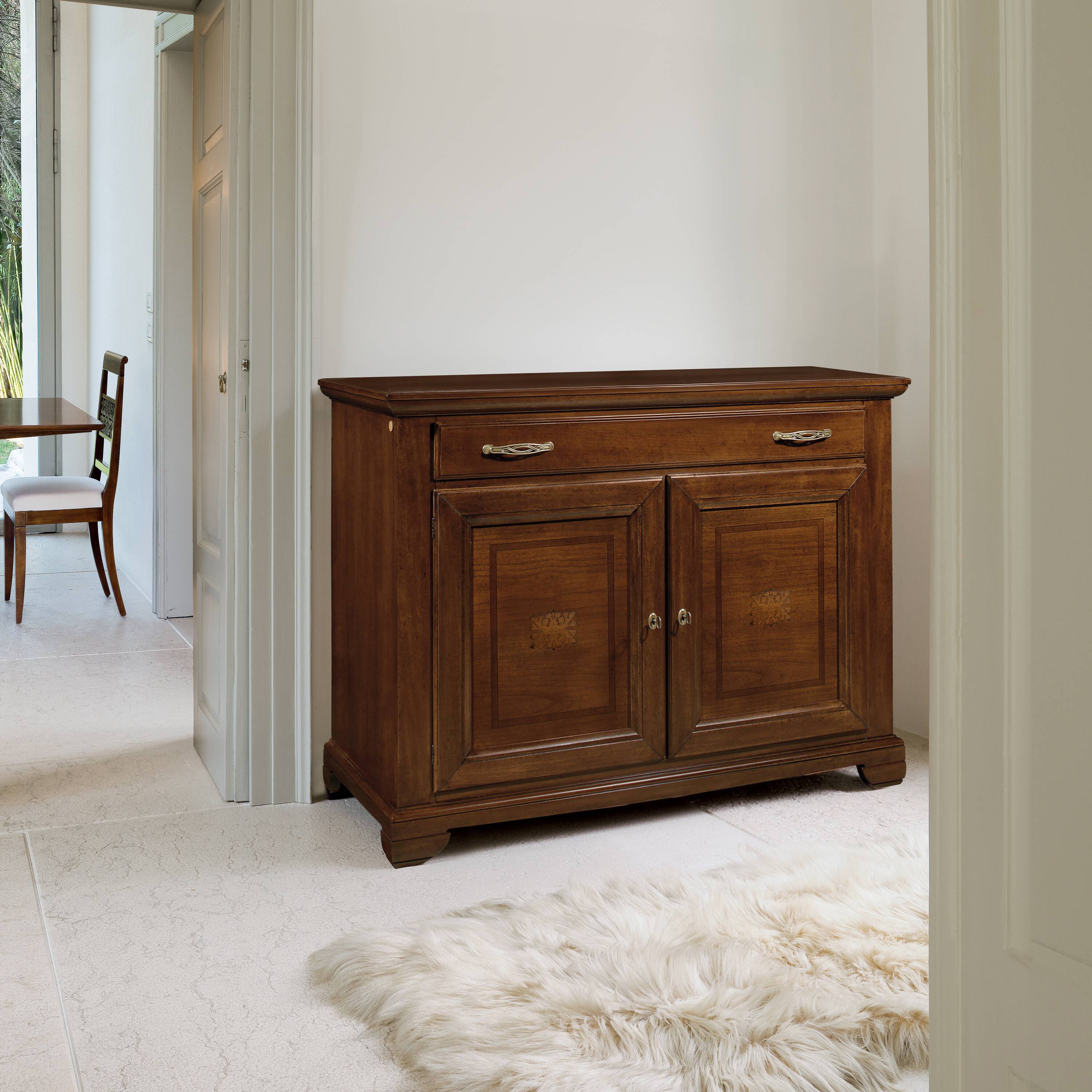 Credenza Piccola Classica Ciliegio due porte intarsiate un cassetto Arte Piombini
8810