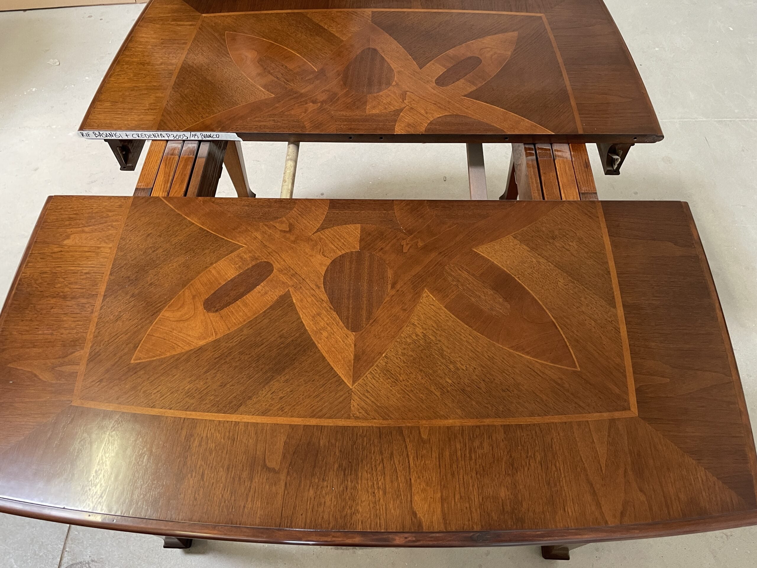 Tavolo classico quadrato 100X100 allungabile in legno di noce collezio –  Piombini Mobili