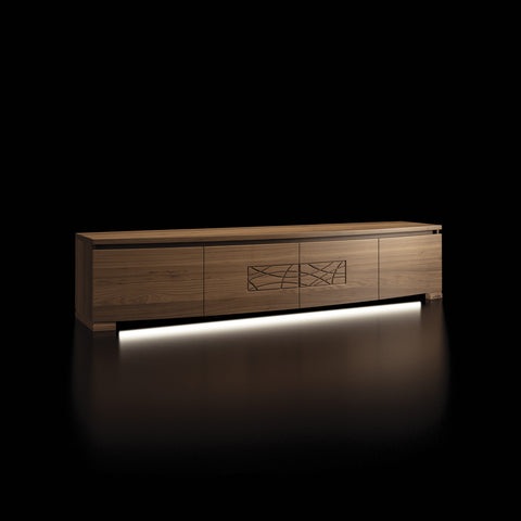Mobile TV Modigliani 4 porte sagomato in legno di noce con decoro Comete e illuminazione LED integrata, vista frontale su fondo nero