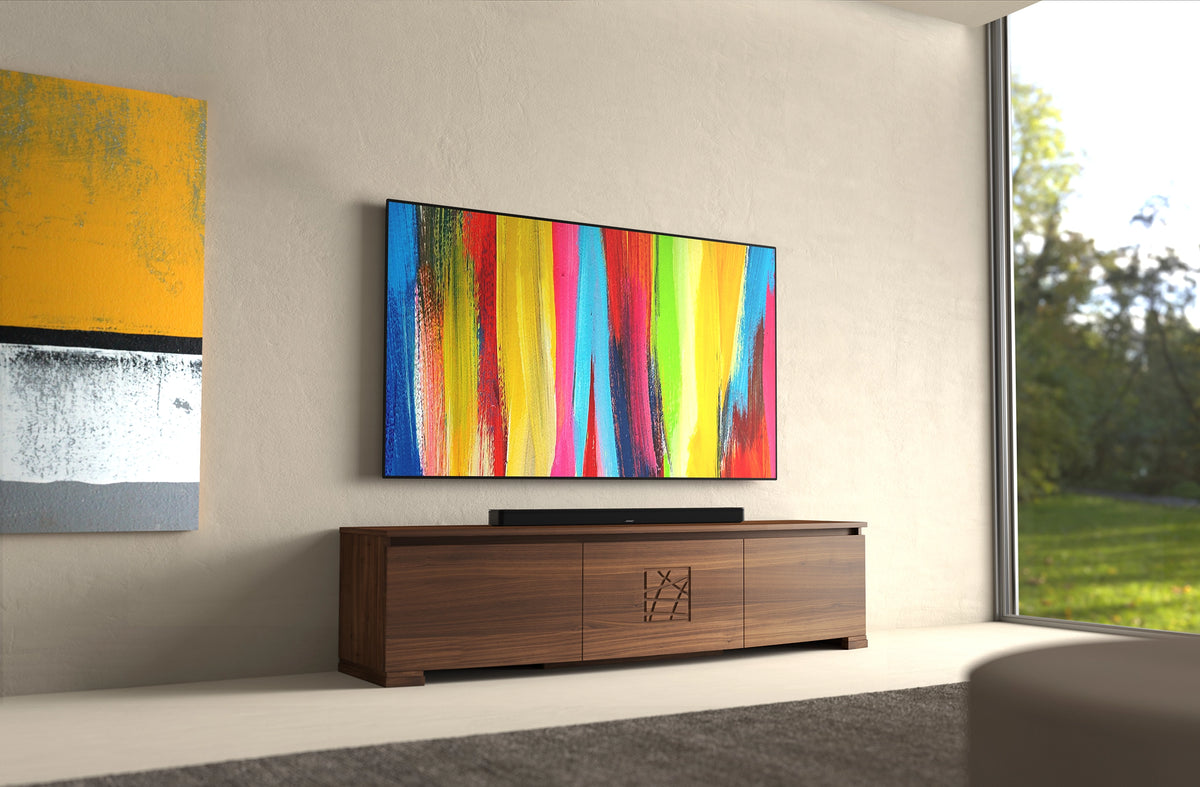 Mobile TV moderno sagomato in legno di noce L 198 cm collezione Modigliani Piombini 8206F LG OLED 77 Bose Smart Soundbar 900