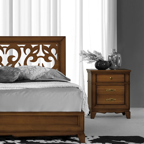 Comodino classico in ciliegio della collezione D'Este inserito in una camera da letto coordinata - Piombini Mobili - P3100