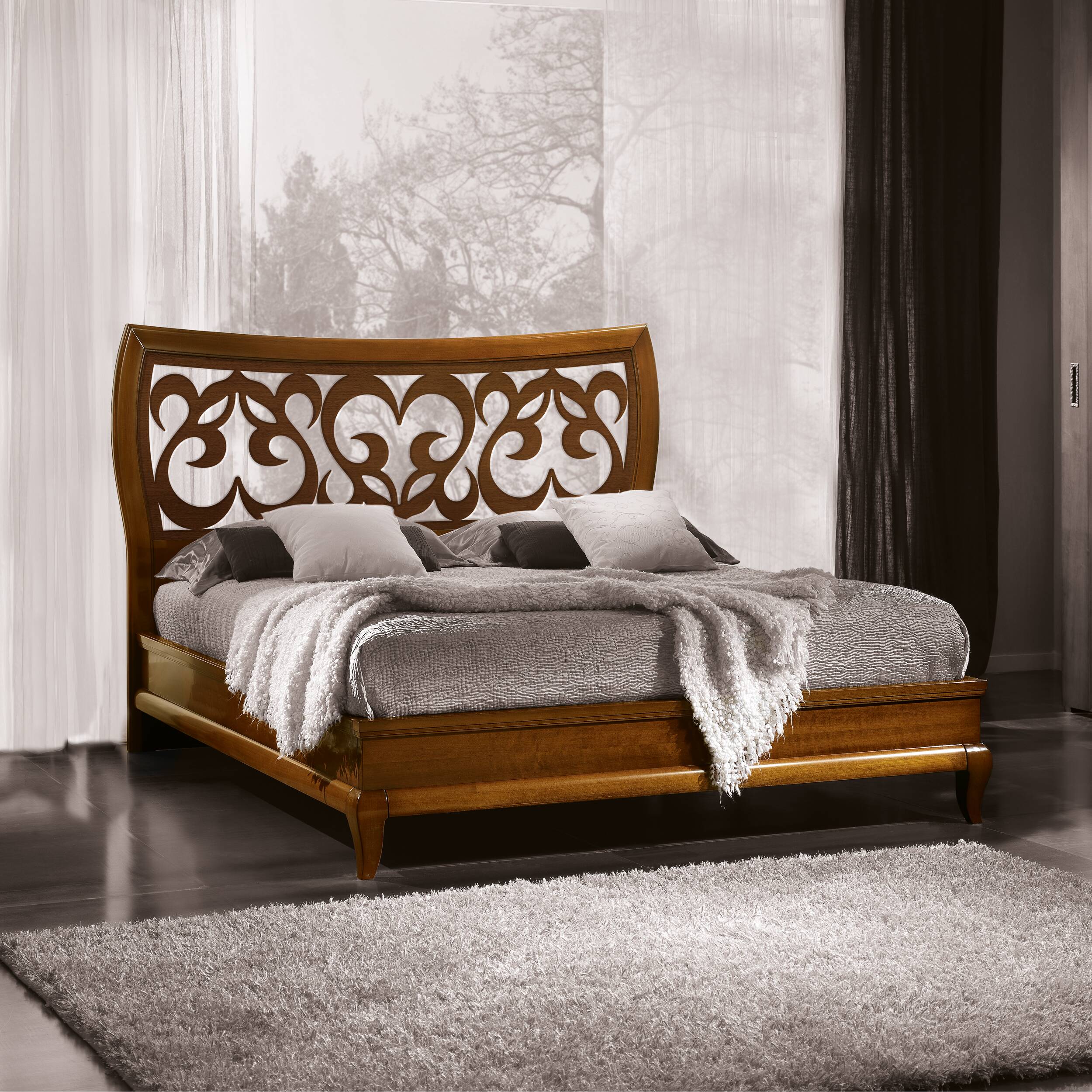 Letto matrimoniale classico sagomato in legno con giroletto, testata traforata, collezione Arte Visconti Piombini Mobili Classici Italiani P4106_160