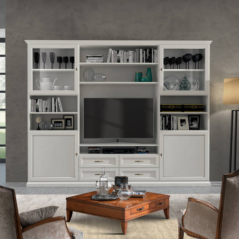 Parete soggiorno classica Tiziano RH6226 nella finitura Bianco Consumato, con ante intarsiate, vetrine laterali, vano porta TV centrale e cassetti contenitori. Mobile artigianale Piombini progettato per arredare soggiorni classici e contemporanei con eleganza.