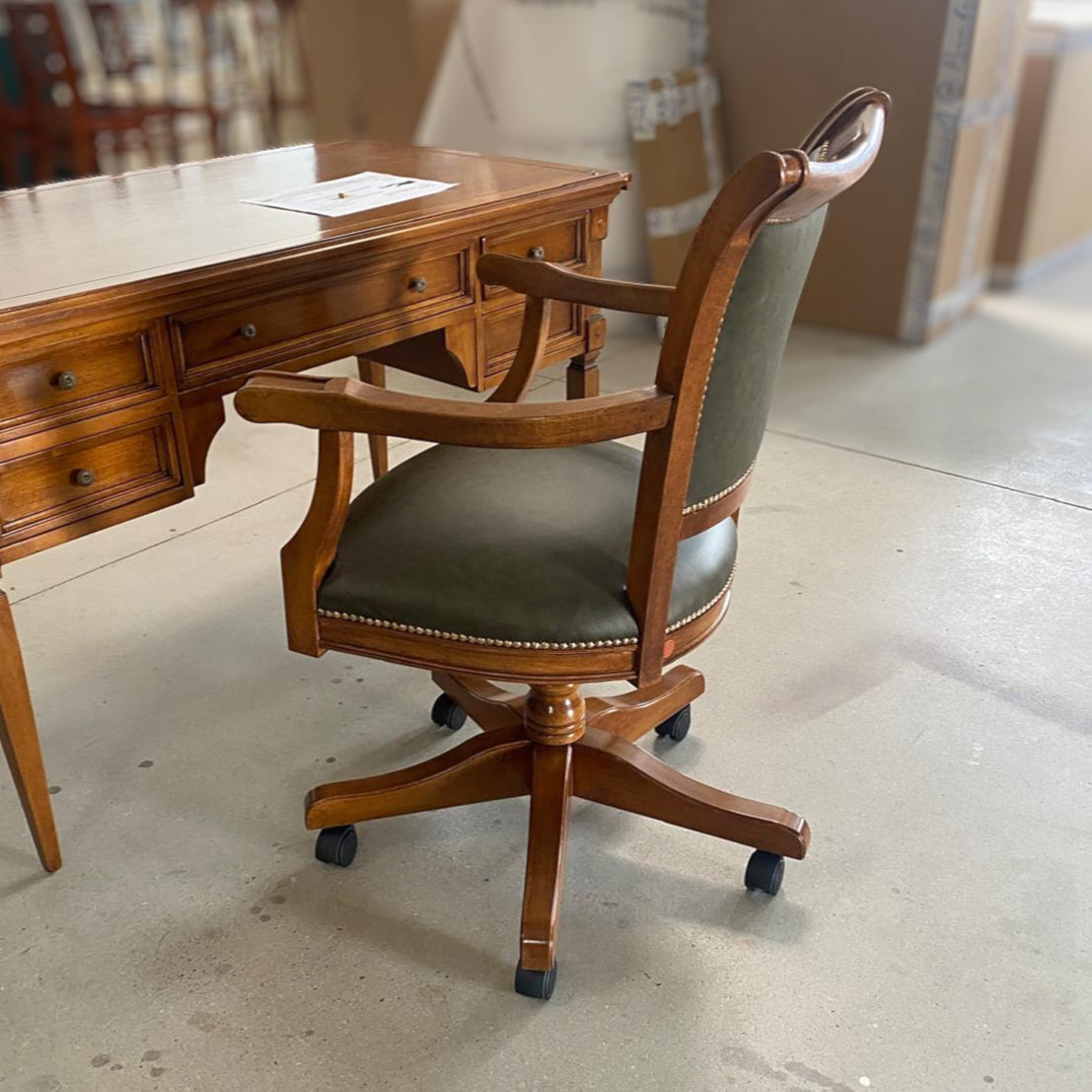 Poltrona girevole classica in legno, rivestita in vera pelle, collezione Arte Piombini Mobili Classici Italiani 8855