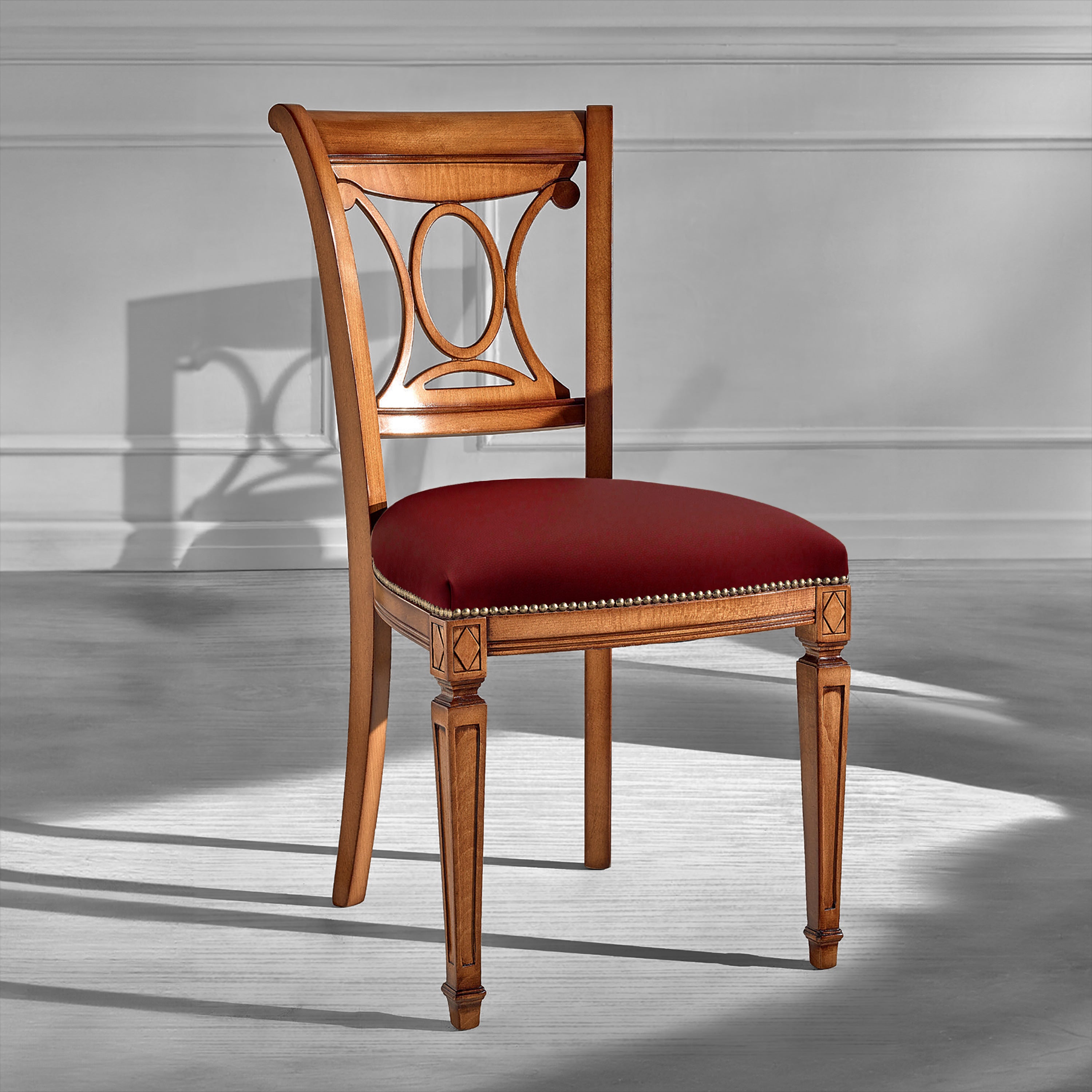 Sedia Classica Ebe in Legno e Vera Pelle Rubino – Stile Senza Tempo, Artigianalità Vera