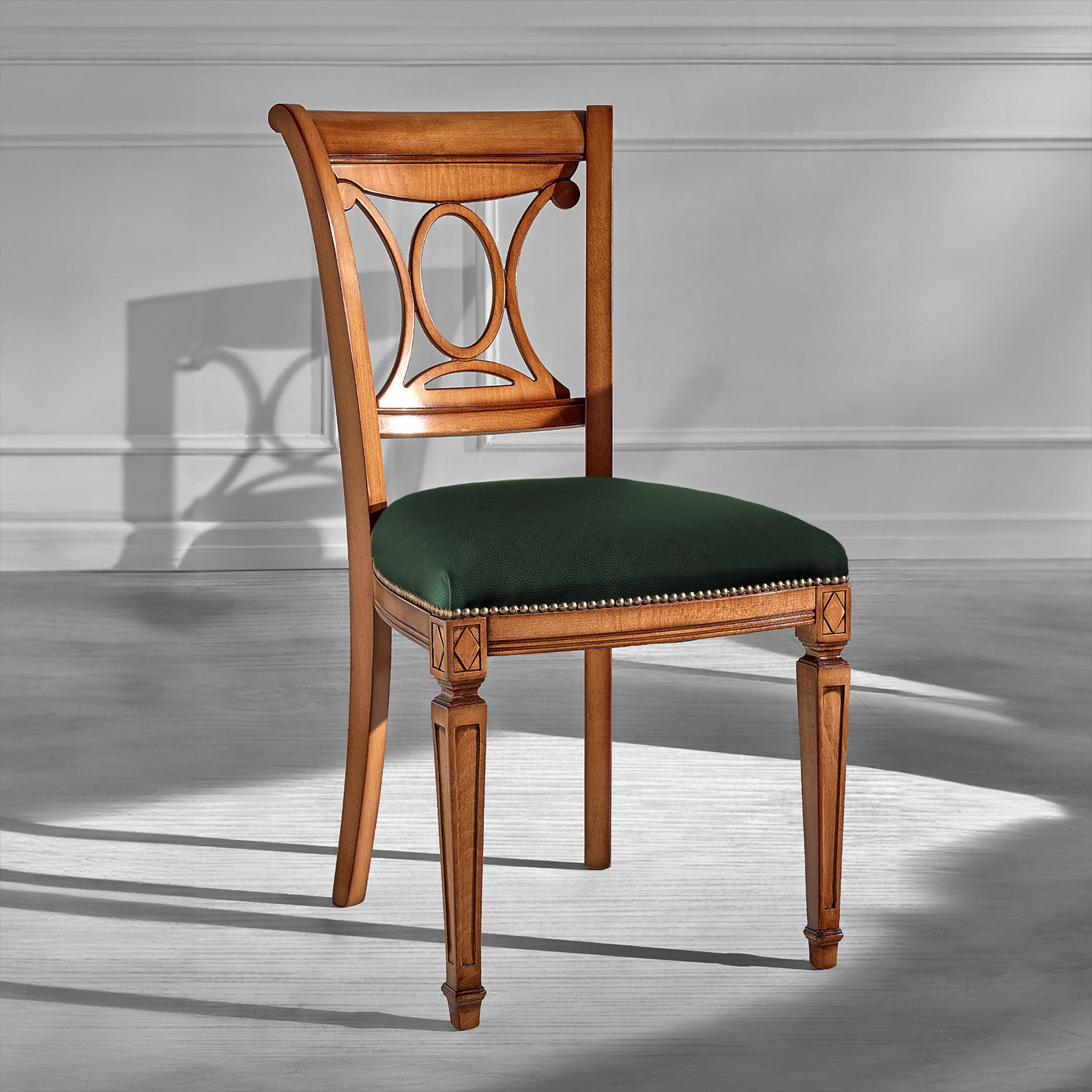 Sedia Classica Ebe in Legno e Vera Pelle Bosco – Stile Senza Tempo, Artigianalità Vera