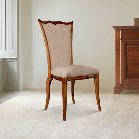 Sedia Isabella – Collezione Arte Tiziano
Struttura in legno massello sagomato, schienale alto imbottito e rivestimento in tessuto di alta qualità. Eleganza senza tempo, comfort autentico, lavorazione artigianale Piombini. Versione in tessuto Nocciola (T2) – Calda, accogliente, perfetta per ambienti morbidi.