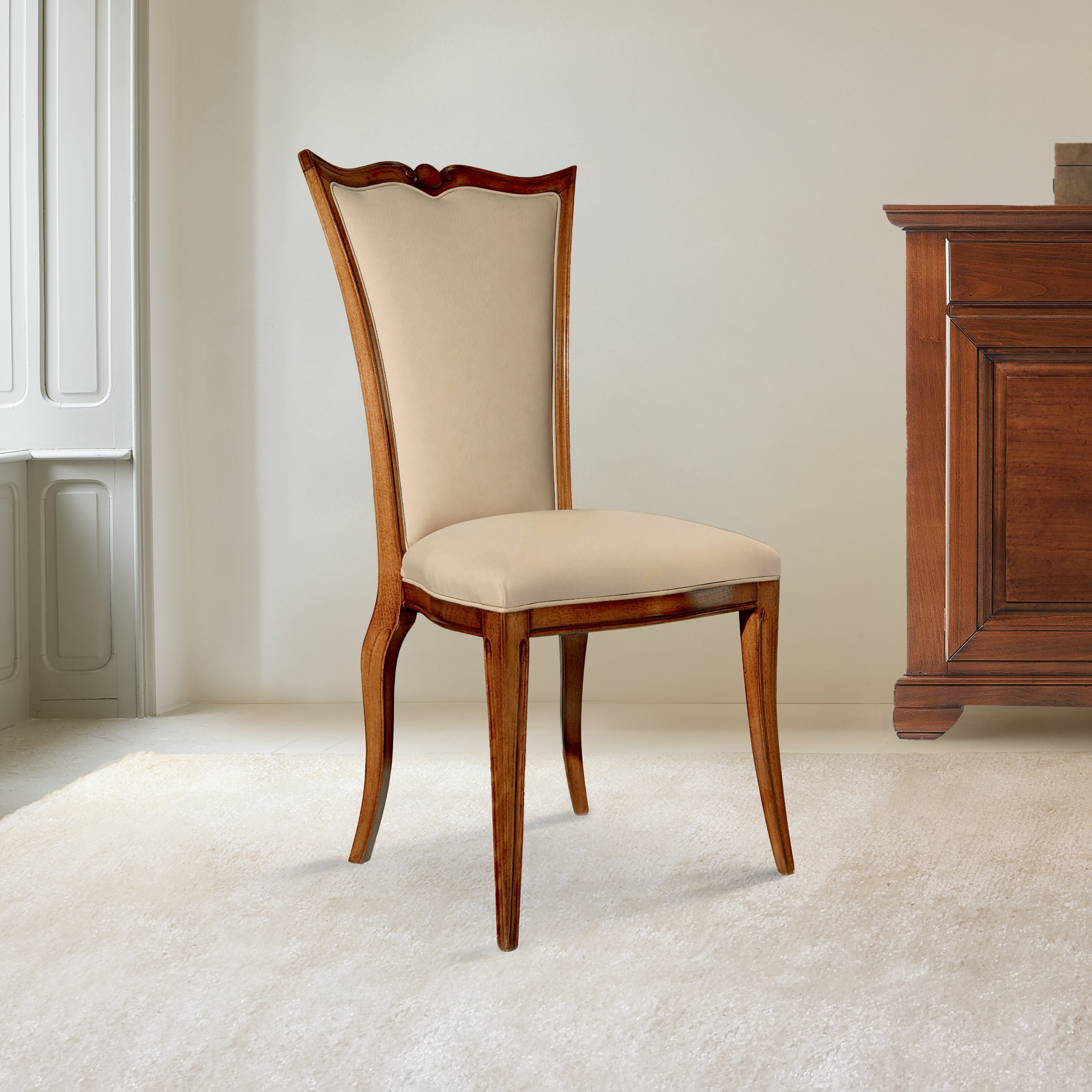 Sedia Isabella in Pelle Siviglia Top Crema
Luminosità e delicatezza si incontrano in questa variante color crema, perfetta per ambienti classici e raffinati, dallo stile sobrio e armonioso.