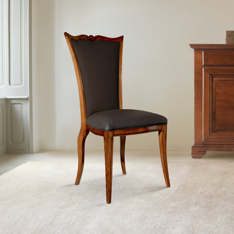 Sedia Isabella in Pelle Siviglia Top Testa di Moro
Calda, avvolgente e senza tempo, la pelle color testa di moro conferisce alla sedia Isabella una profondità cromatica ricca di eleganza.