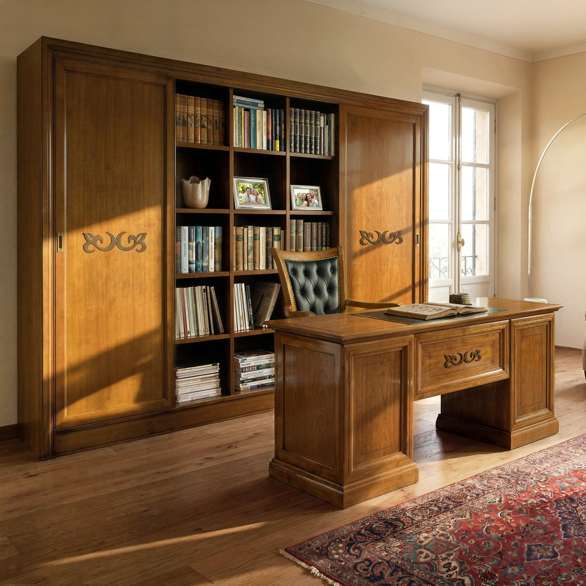 Versione in finitura legno naturale GRN14 Bassano Chiaro Anticato dello Studio D’Este STU308-STU309 con scrivania in pelle e libreria monumentale 290 cm.