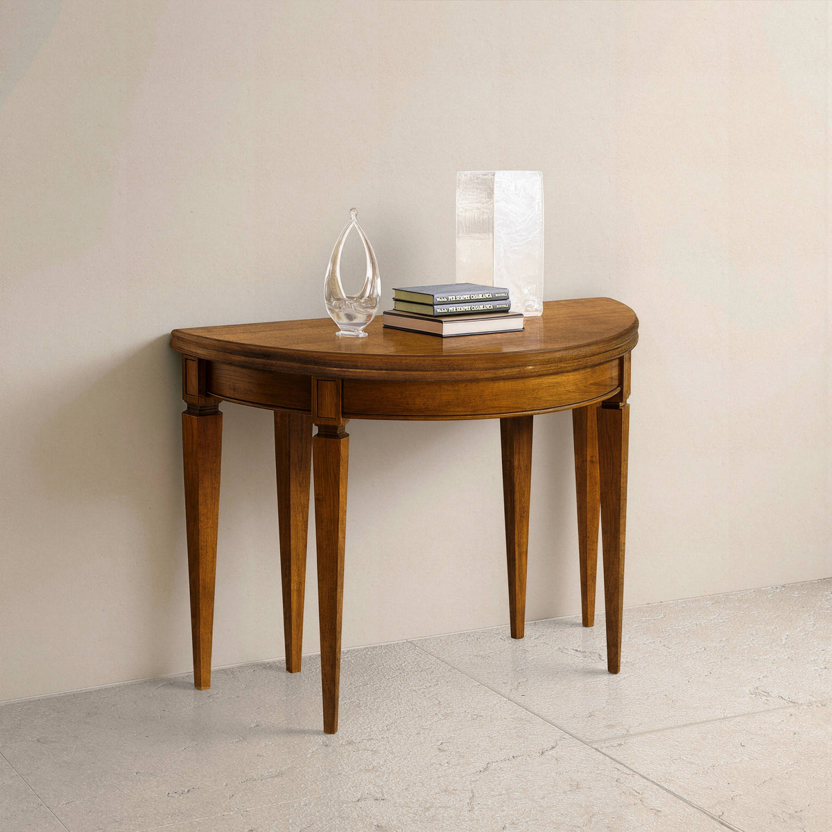 Console tavolo rotondo e ovale allungabile Tiziano in finitura Bassano chiaro anticato, calore classico e venature naturali che raccontano la tradizione Piombini.