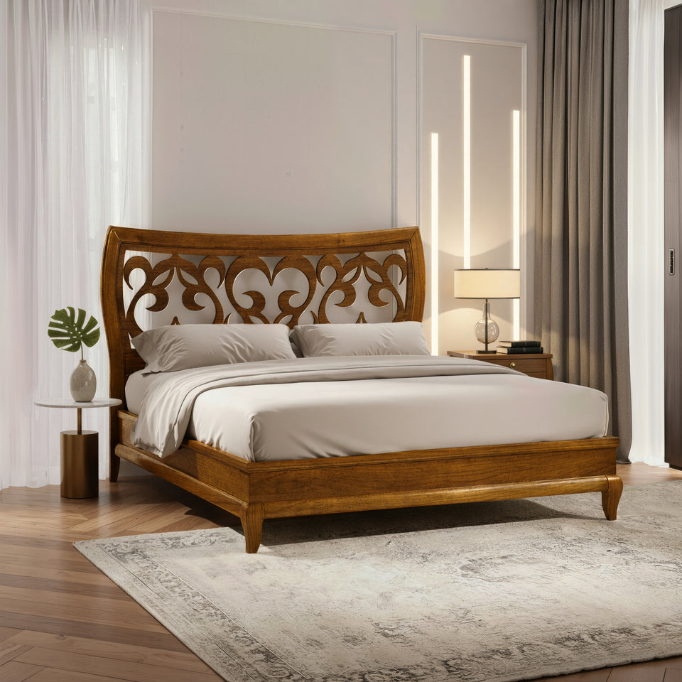 Un lit double KING SIZE élégant et raffiné, avec tête de lit ajourée en bois au design exclusif Piombini. Confort supérieur et esthétique intemporelle.
