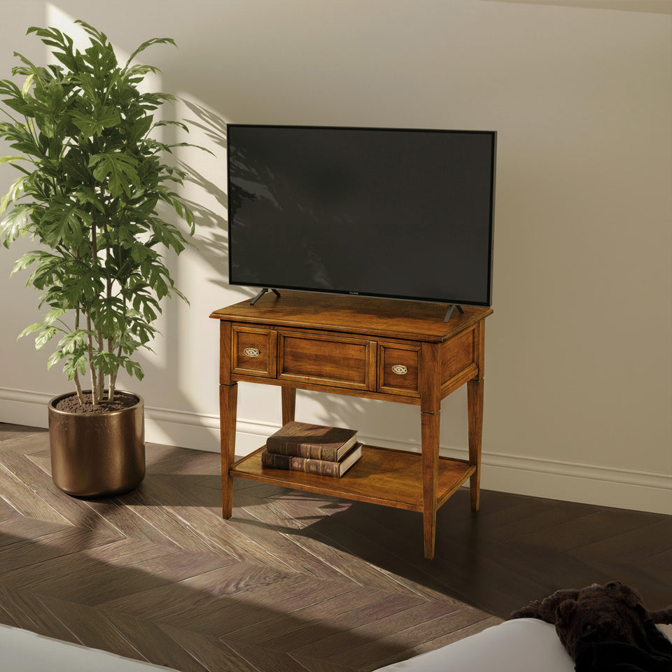 Mobile Porta TV classico con ribalta e ripiano in legno di noce tanganica. Un pezzo artigianale della collezione Tiziano che unisce eleganza intramontabile e praticità quotidiana.
