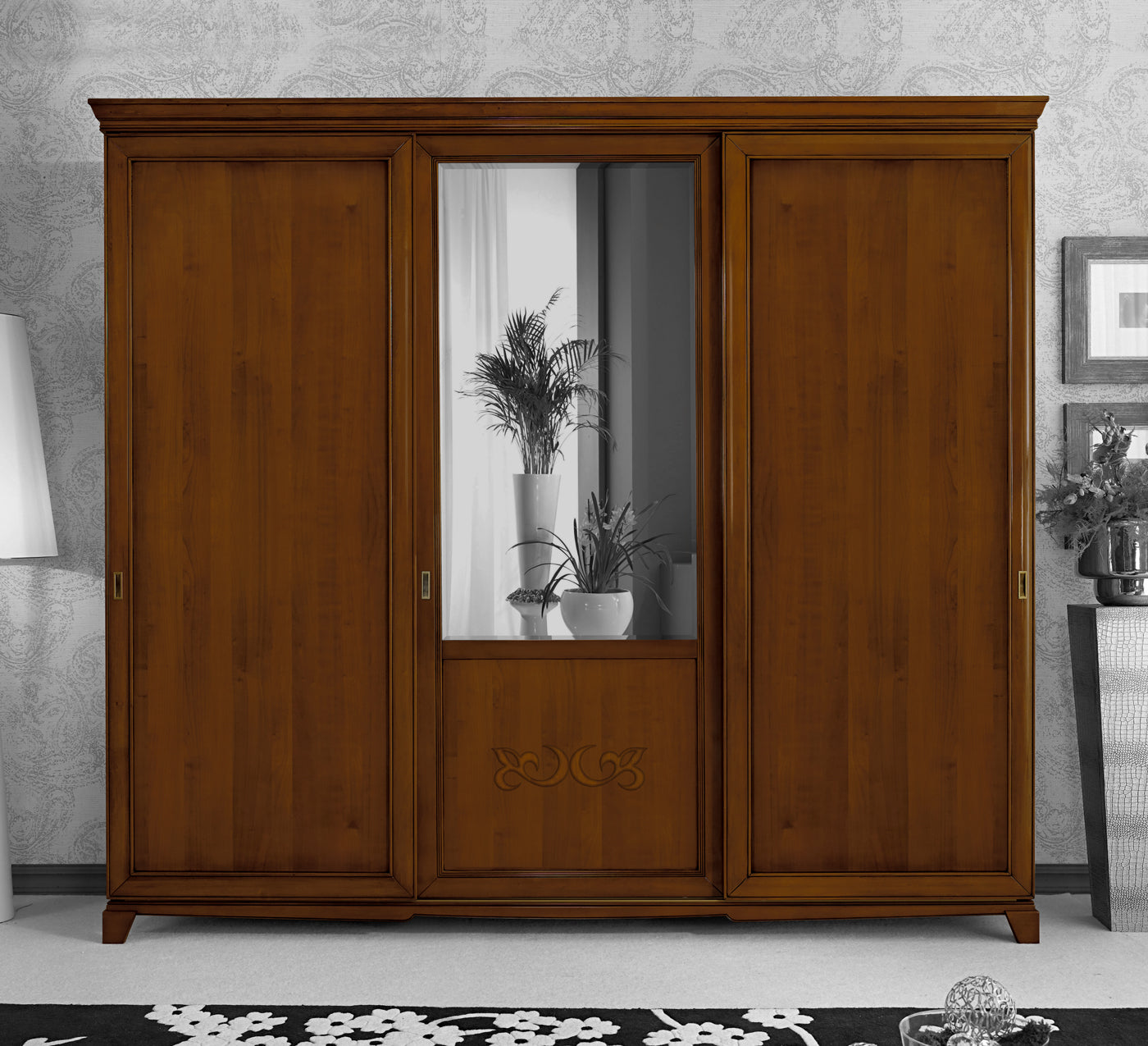 Classic wooden storage wardrobe with feet, 3 sliding doors with decorative motif and bevelled mirror, Arte D’Este collection Piombini Mobili Classici Italiani P3116K L.284-P3117K L.246