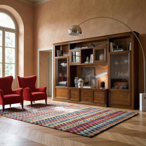 Parete soggiorno classica in ciliegio con intarsi artigianali Collezione Arte codice 8865P GRN14 ARCHIVIO inserita in ambiente living elegante